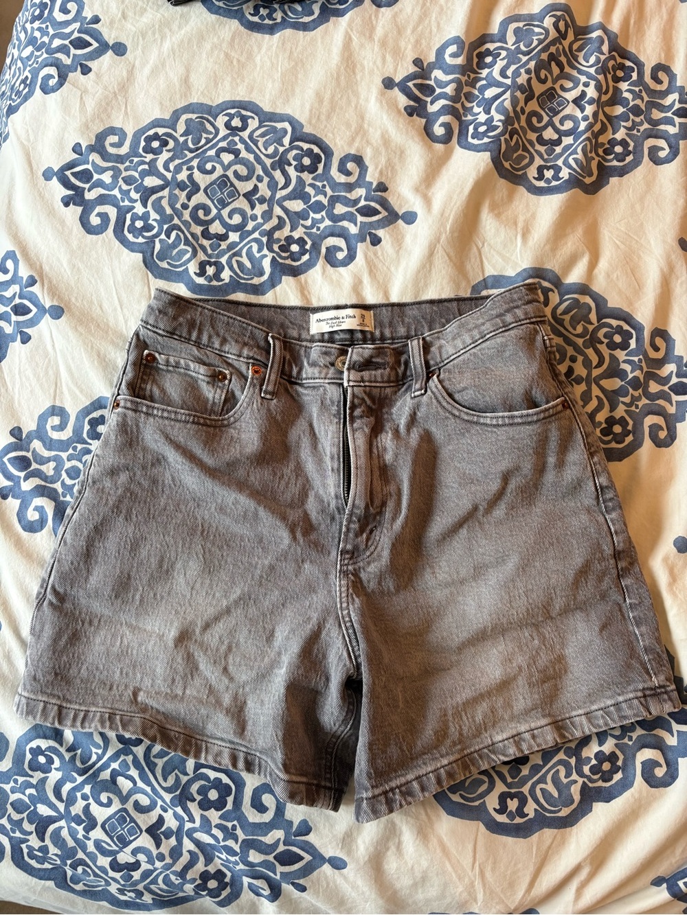 Abercrombie High-Rise Women’s Denim Shorts in Gray
